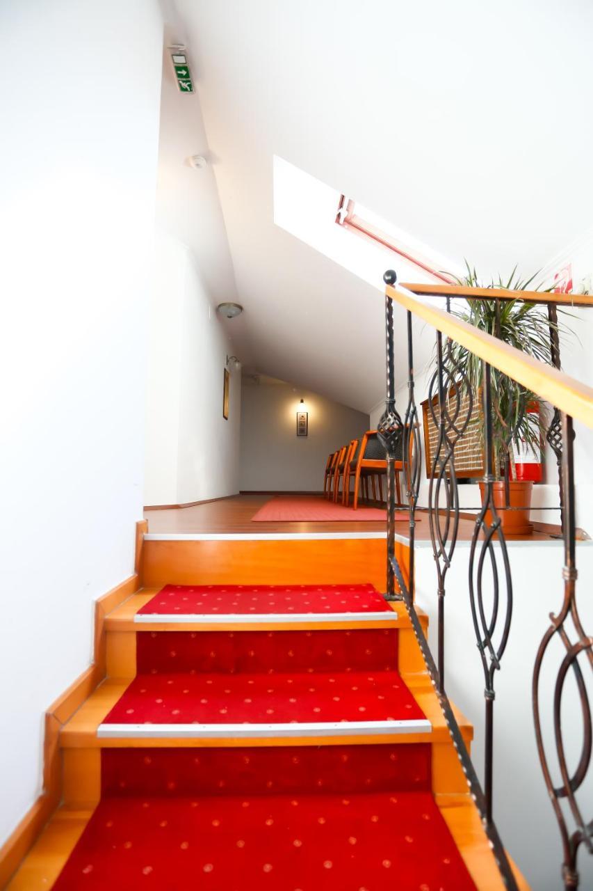 Un Pizzico Di Italiano Etterem Es Panzio Bed & Breakfast Mestecǎneşti Exterior foto