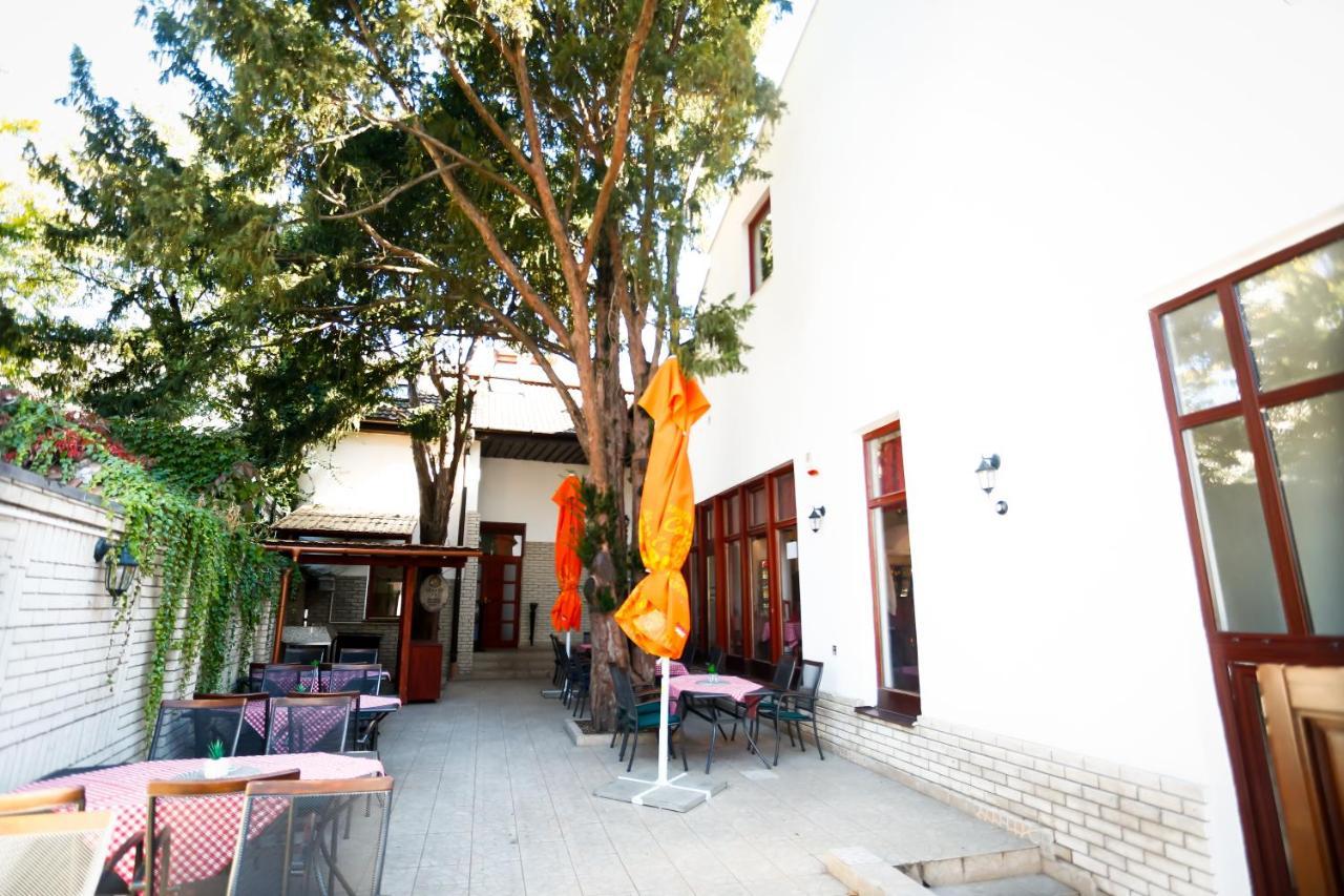 Un Pizzico Di Italiano Etterem Es Panzio Bed & Breakfast Mestecǎneşti Exterior foto