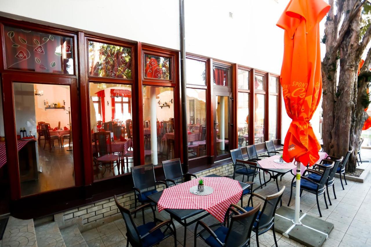 Un Pizzico Di Italiano Etterem Es Panzio Bed & Breakfast Mestecǎneşti Exterior foto