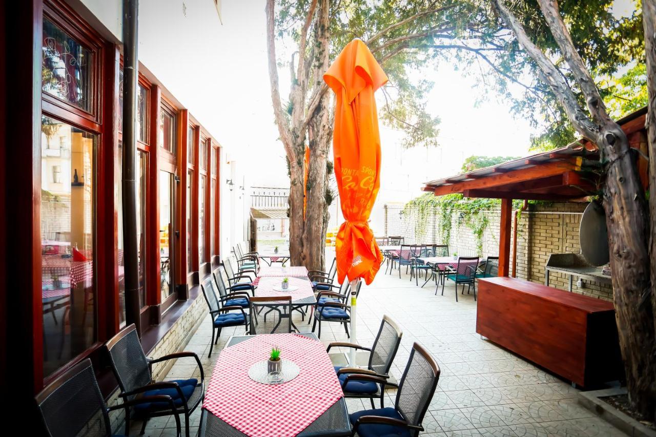Un Pizzico Di Italiano Etterem Es Panzio Bed & Breakfast Mestecǎneşti Exterior foto